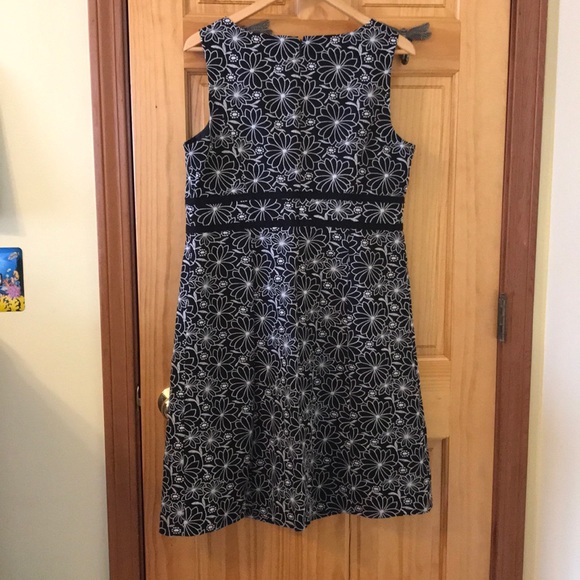 Cute floral spring dress - Picture 3 of 7